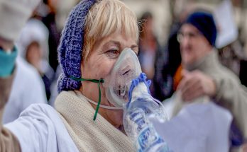 Should You Buy A Table Top Or Portable Nebulizer?